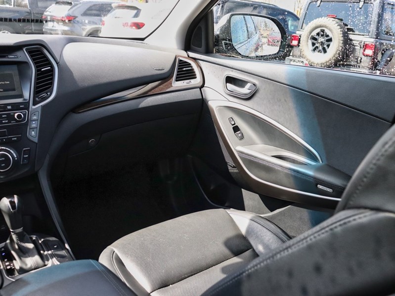 2017 Hyundai Santa Fe XL AWD 4dr Luxury w/6-Passenger