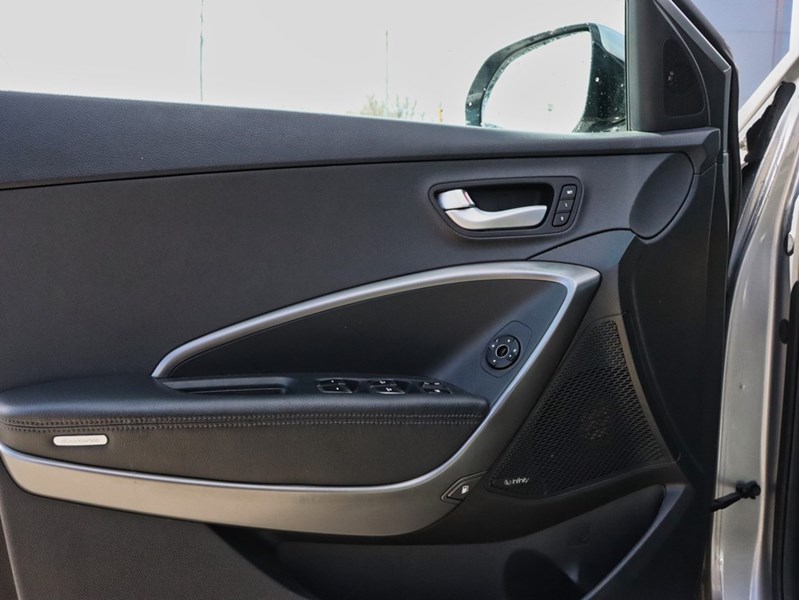 2017 Hyundai Santa Fe XL AWD 4dr Luxury w/6-Passenger