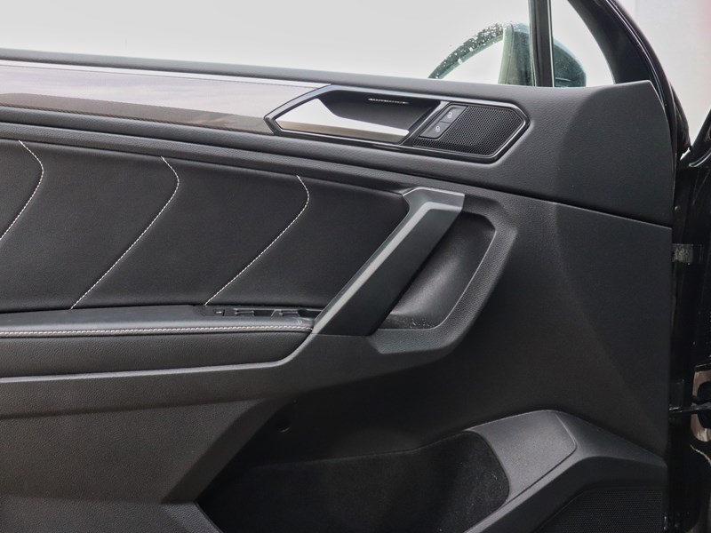 2022 Volkswagen Tiguan Comfortline R-Line Black Edition 4MOTION