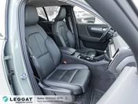 2025 Volvo XC40 B5 AWD Ultra Dark Theme