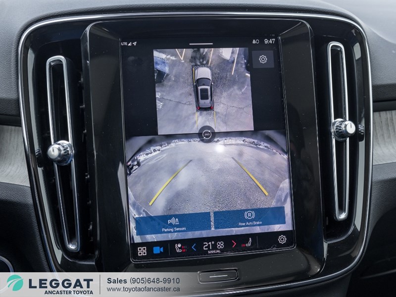 2025 Volvo XC40 B5 AWD Ultra Dark Theme