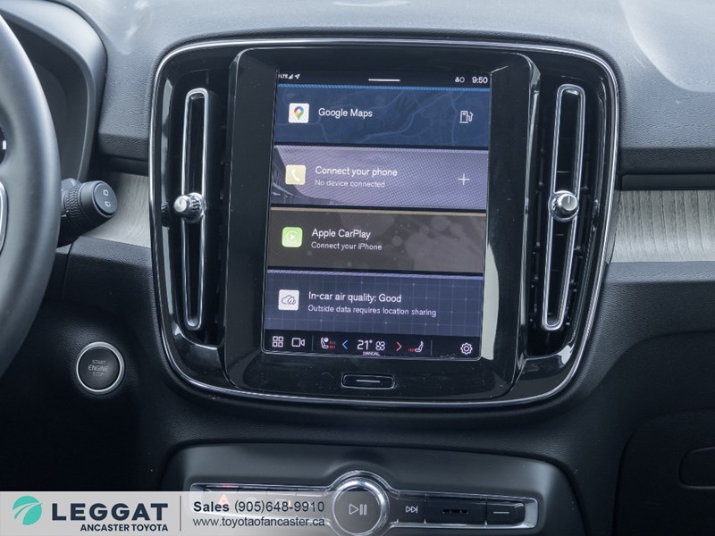 2025 Volvo XC40 B5 AWD Ultra Dark Theme