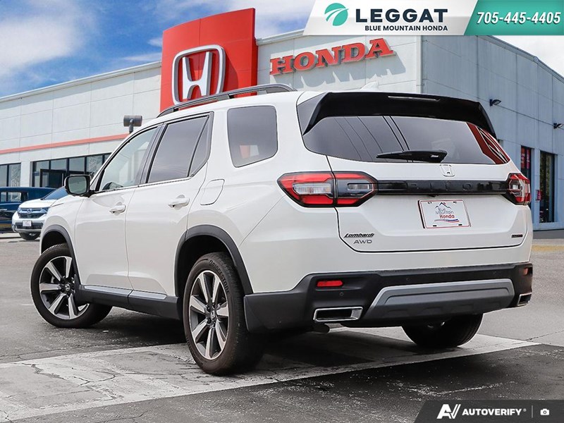 2025 Honda Pilot Touring AWD|Low KM|Accident Free