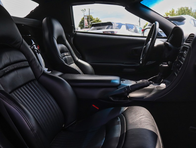 2004 Chevrolet Corvette 2dr Convertible