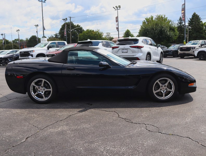 2004 Chevrolet Corvette 2dr Convertible