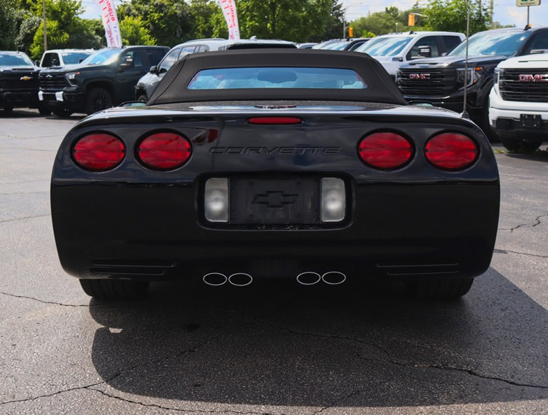 2004 Chevrolet Corvette 2dr Convertible