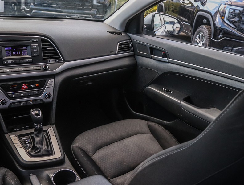 2017 Hyundai Elantra 4dr Sdn Auto LE