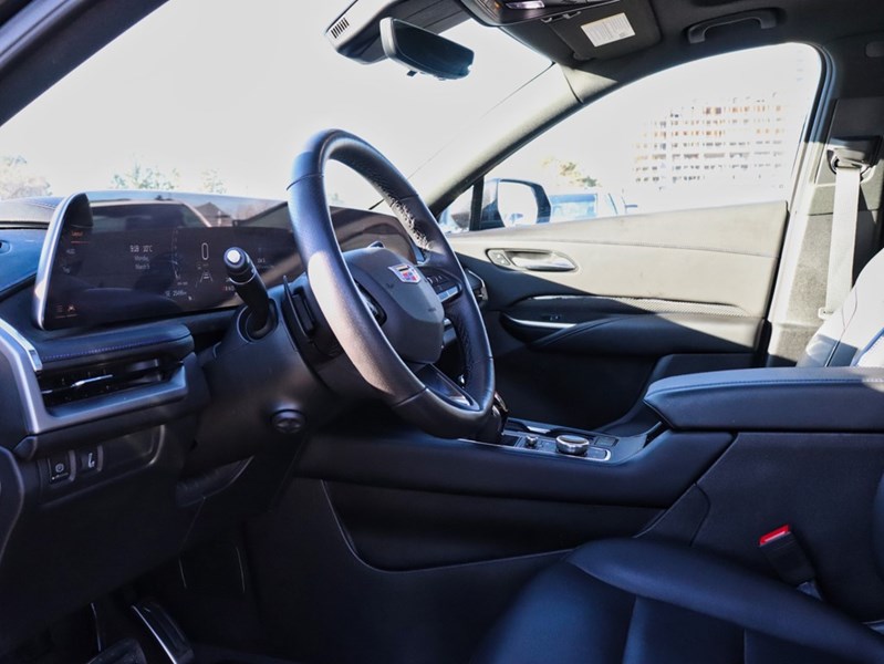 2024 Cadillac XT4 SPORT | AWD | 2SETSOFTIRES | ONLY25000KM | LIKENEW