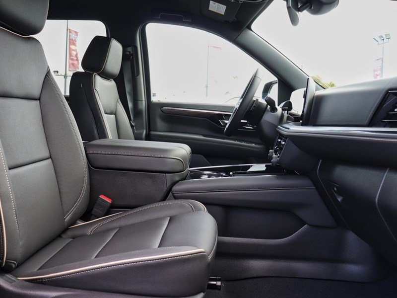 2026 Chevrolet Suburban 4WD 4dr Premier