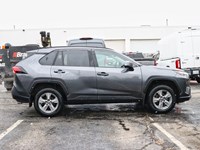 2022 Toyota RAV4 XLE | AWD | 2.5L | ROOF | HTD STR WHL |ADPTV CRUIS