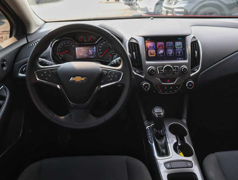 2018 Chevrolet Cruze LT | 1.4L | ROOF | TECH PKG | CONV PKG