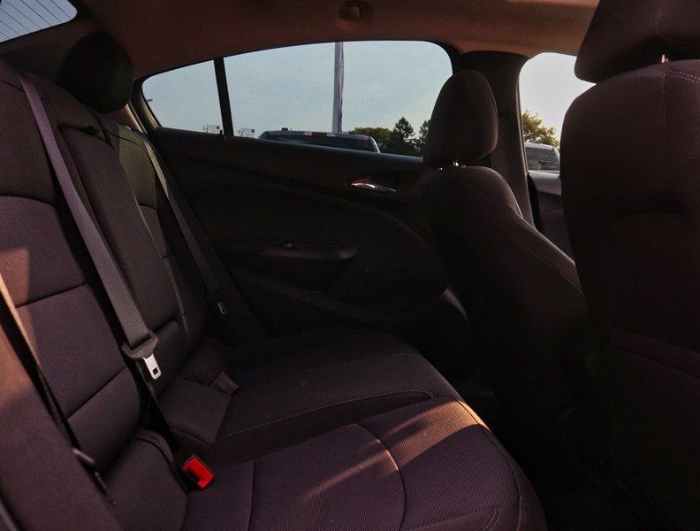 2018 Chevrolet Cruze LT | 1.4L | ROOF | TECH PKG | CONV PKG