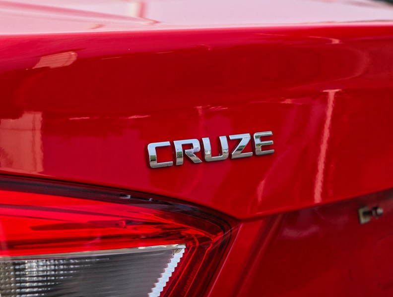 2018 Chevrolet Cruze LT | 1.4L | ROOF | TECH PKG | CONV PKG