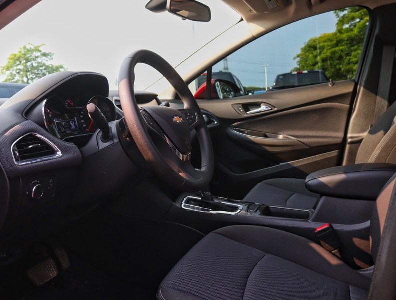2018 Chevrolet Cruze LT | 1.4L | ROOF | TECH PKG | CONV PKG