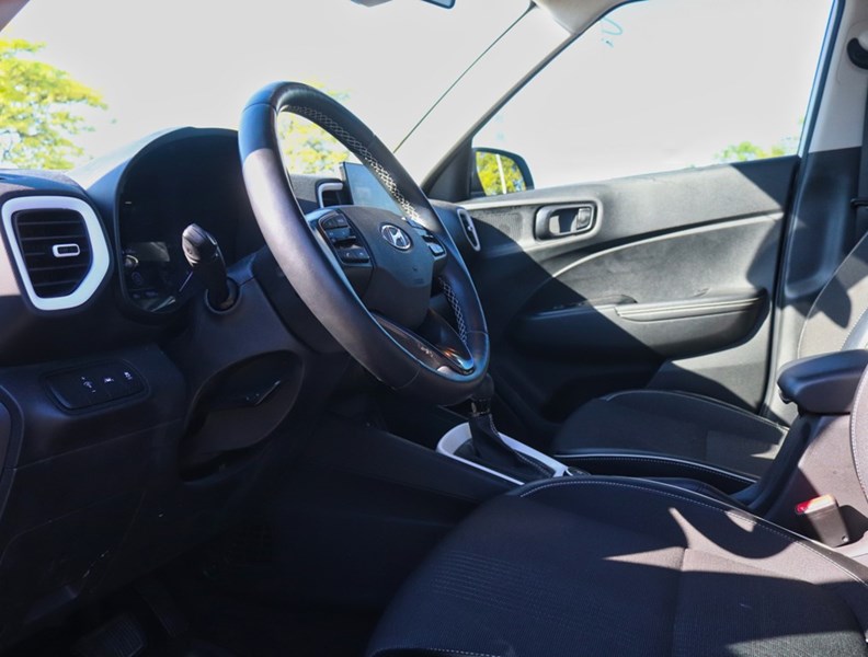 2020 Hyundai Venue Ultimate | 1.6L | NAV | ROOF | BLIS | REMOTE START
