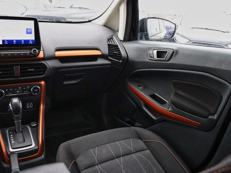 2022 Ford EcoSport SE | 4WD | 2.0L | NAV | REAR CAM | HTD SEATS | 17s