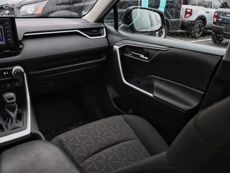 2022 Toyota RAV4 XLE | AWD | 2.5L | ROOF | HTD STR WHL |ADPTV CRUIS