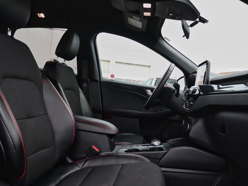 2024 Ford Escape ST-Line | AWD | 1.5L | HTD STR WHL | BLIS | LEDs