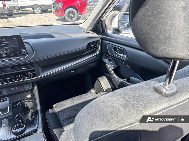 2024 Nissan Rogue AWD SV Moonroof