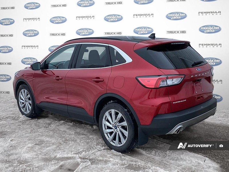 2022 Ford Escape Titanium Hybrid AWD