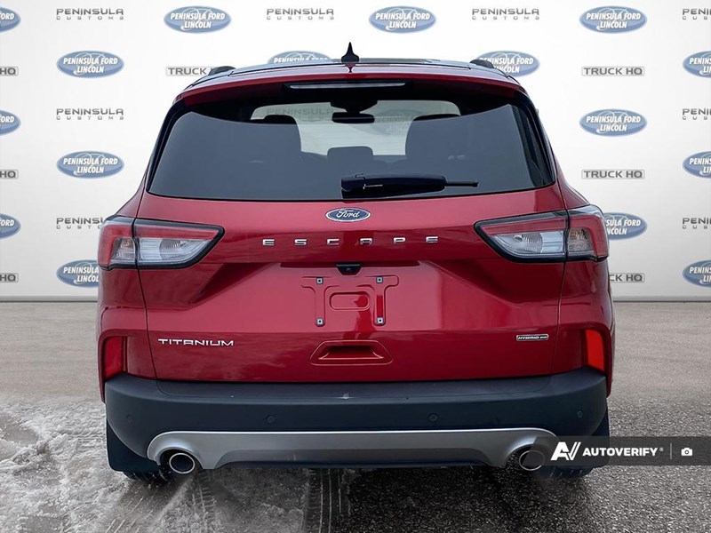 2022 Ford Escape Titanium Hybrid AWD