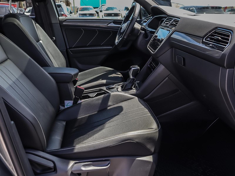 2023 Volkswagen Tiguan Comfortline R-Line Black Edition 4MOTION