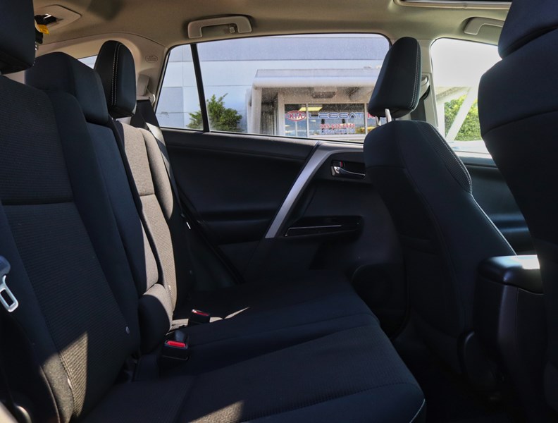 2018 Toyota RAV4 FWD XLE/ SUPER LOW KM/BLIND SPOT