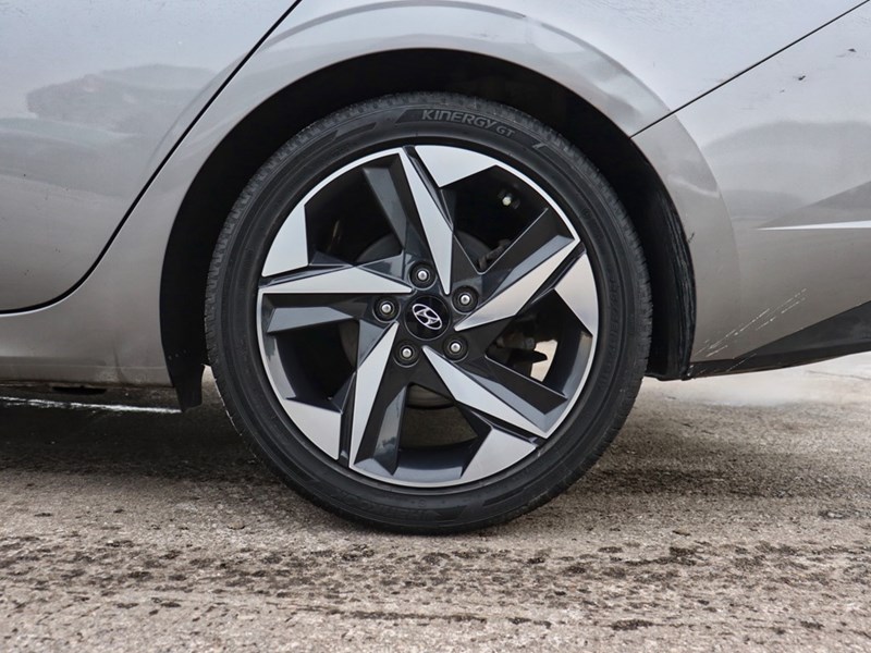 2023 Hyundai Elantra HEV Luxury | Heated & Cooled Seats | Great Fuel Saving