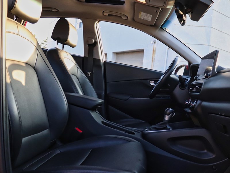 2023 Hyundai Kona Preferred AWD | Sun & Leather Package | Blind Spot