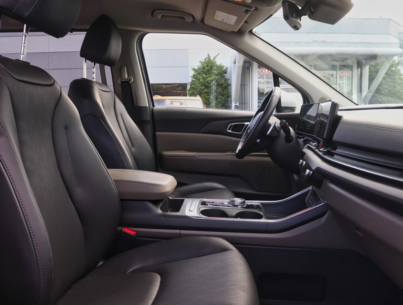 2025 Kia Carnival Hybrid 1000 KM/TANK/BEST IN CLASS 3 ROW/BOUGHT HERE