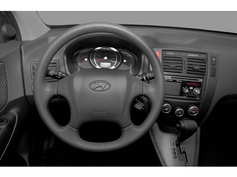 2009 Hyundai Tucson FWD 4dr I4 Auto GL Interior Shot 3
