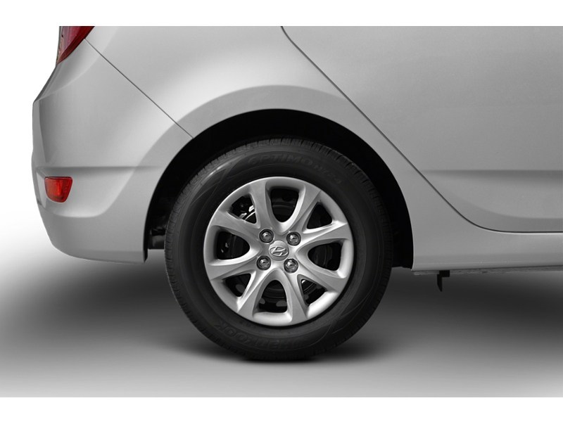 2012 Hyundai Accent 5dr HB Auto GL Exterior Shot 5