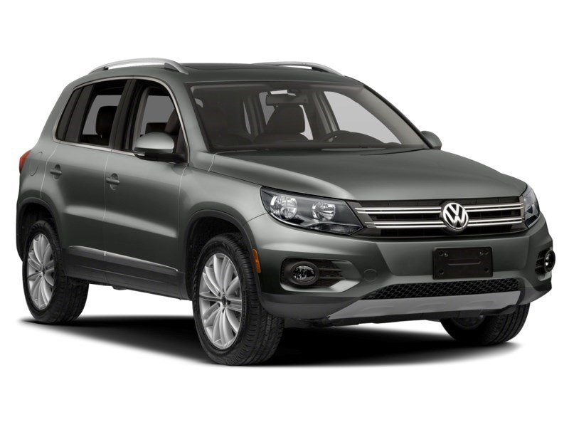 2017 Volkswagen Tiguan 4MOTION 4dr Wolfsburg Edition Exterior Shot 9