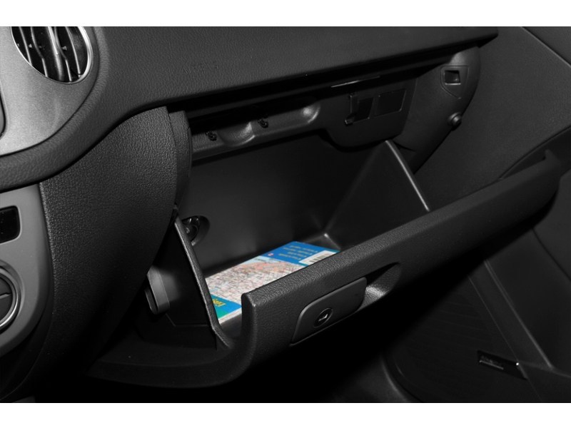 2012 Volkswagen Tiguan 4dr Auto Comfortline 4Motion Interior Shot 4