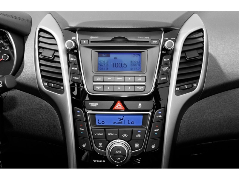 2013 Hyundai Elantra GT 5dr HB Auto GLS Interior Shot 2