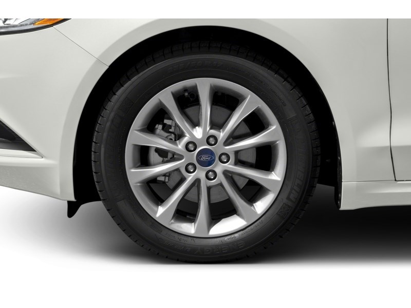 2018 Ford Fusion SE FWD Exterior Shot 5