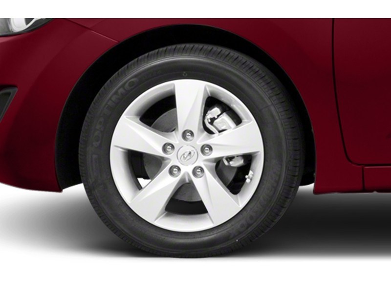 2013 Hyundai Elantra 4dr Sdn Man GL Exterior Shot 5