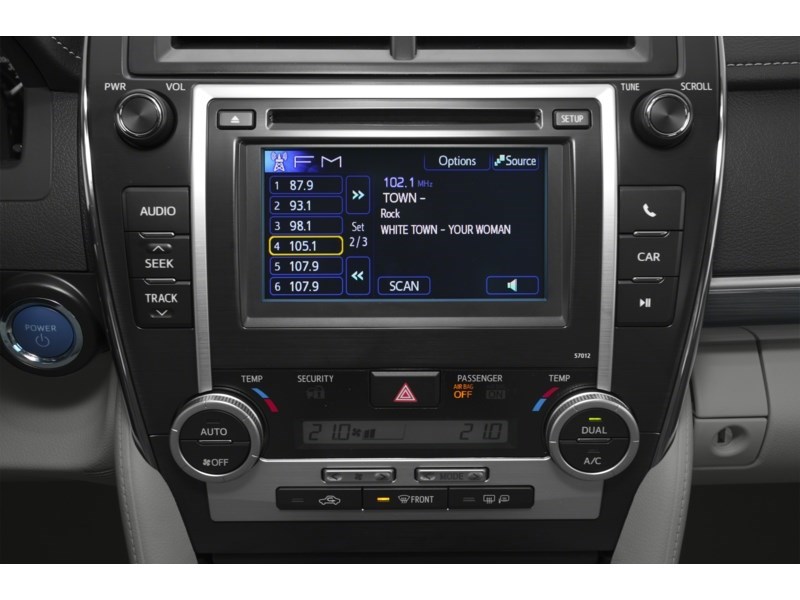 2014 Toyota Camry Hybrid 4dr Sdn LE Interior Shot 2