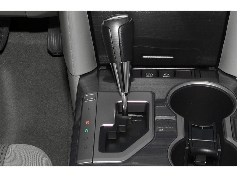 2014 Toyota Camry Hybrid 4dr Sdn LE Exterior Shot 9