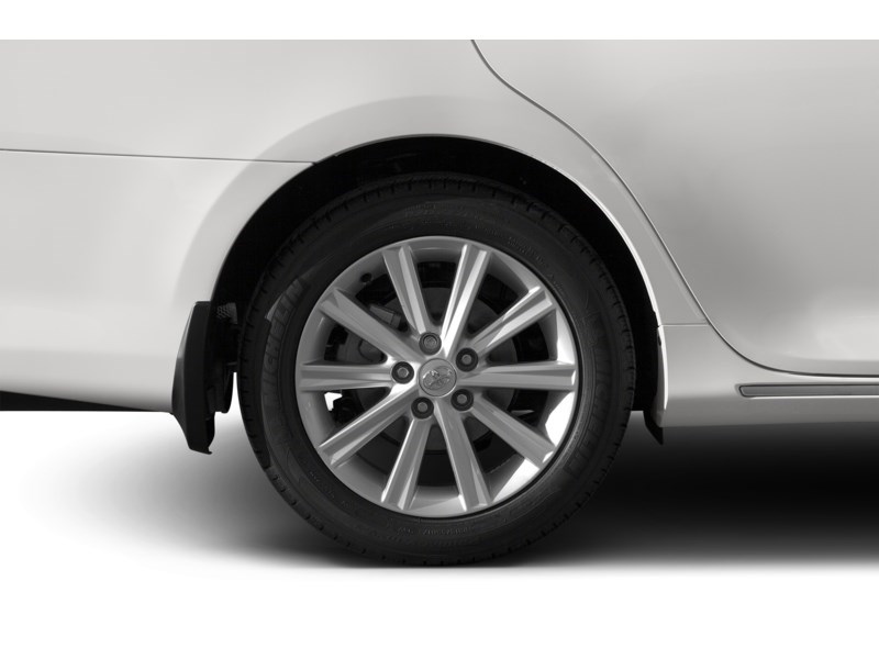 2014 Toyota Camry Hybrid 4dr Sdn LE Exterior Shot 5