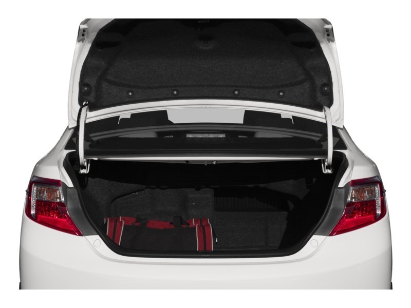 2014 Toyota Camry Hybrid 4dr Sdn LE Exterior Shot 4