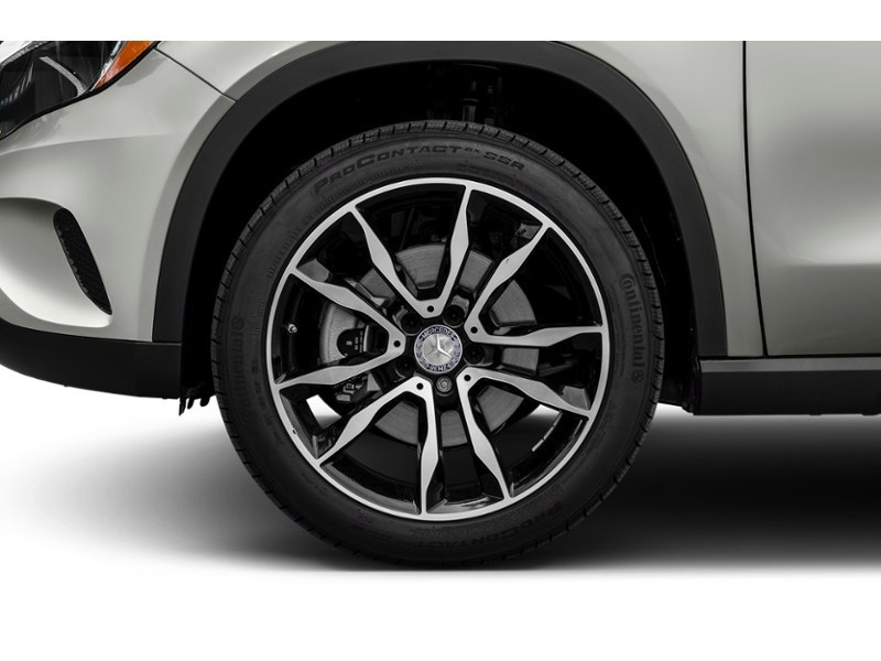 2015 Mercedes-Benz GLA-Class 4MATIC 4dr GLA 250 Exterior Shot 5