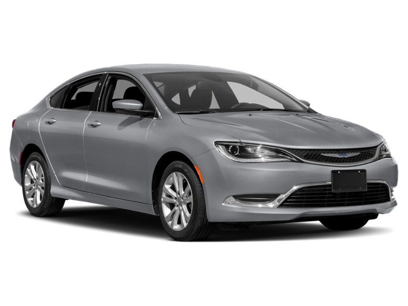 2015 Chrysler 200 4dr Sdn Limited FWD Exterior Shot 9