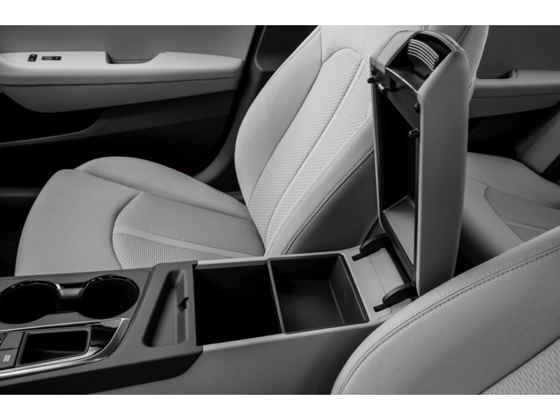 2017 Hyundai Sonata 4dr Sdn 2.4L Auto GL Interior Shot 7