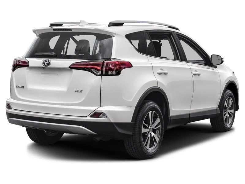 2018 Toyota RAV4 FWD XLE Exterior Shot 2