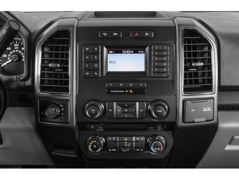 2020 Ford F-150 XLT 4WD SuperCrew 5.5' Box Interior Shot 2