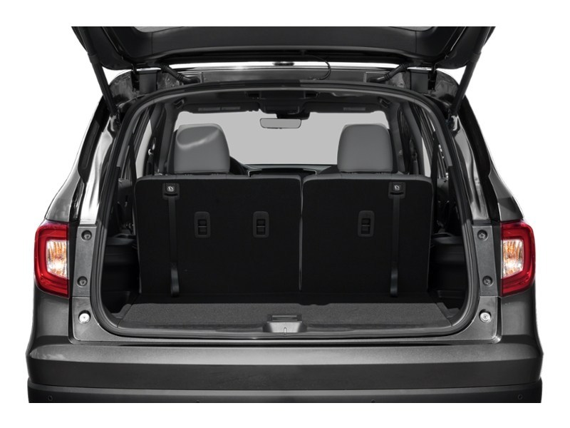 2019 Honda Pilot Touring 8-Passenger AWD Exterior Shot 4