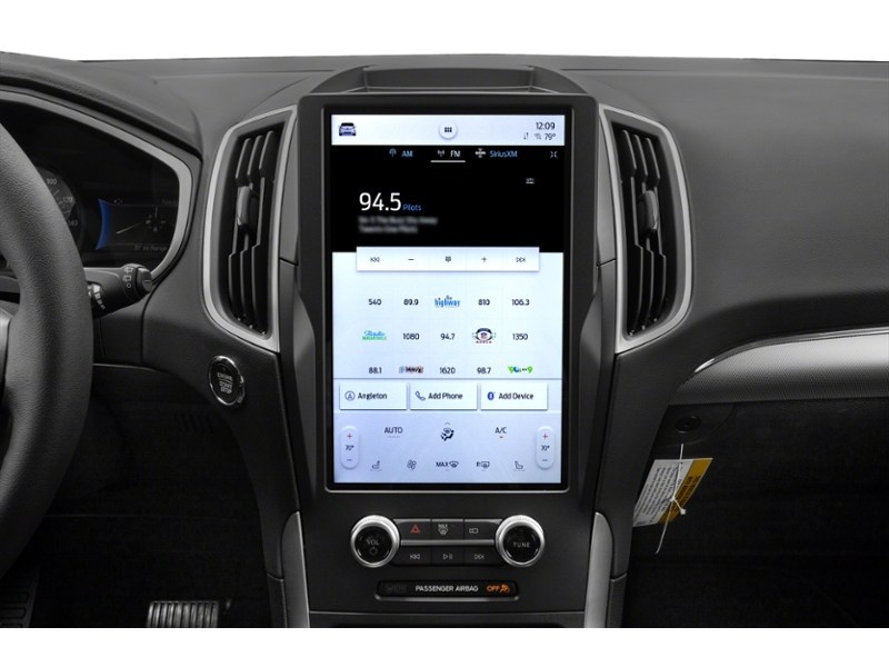 2022 Ford Edge SEL AWD Interior Shot 2