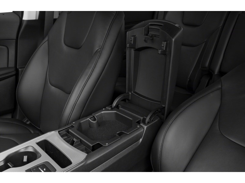 2022 Ford Edge Titanium AWD Interior Shot 7