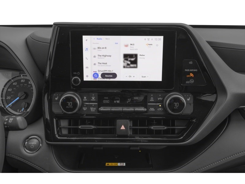 2026 Toyota Highlander Hybrid Hybrid XLE AWD Interior Shot 2